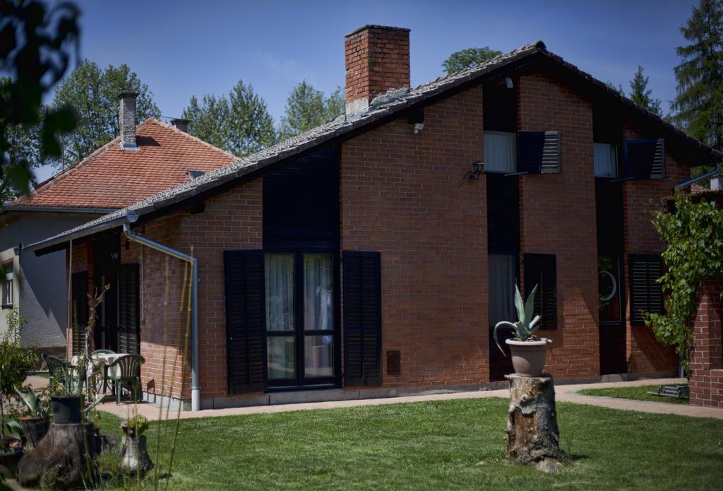 Guest House Kapetanova Kuca Križevci Exterior foto
